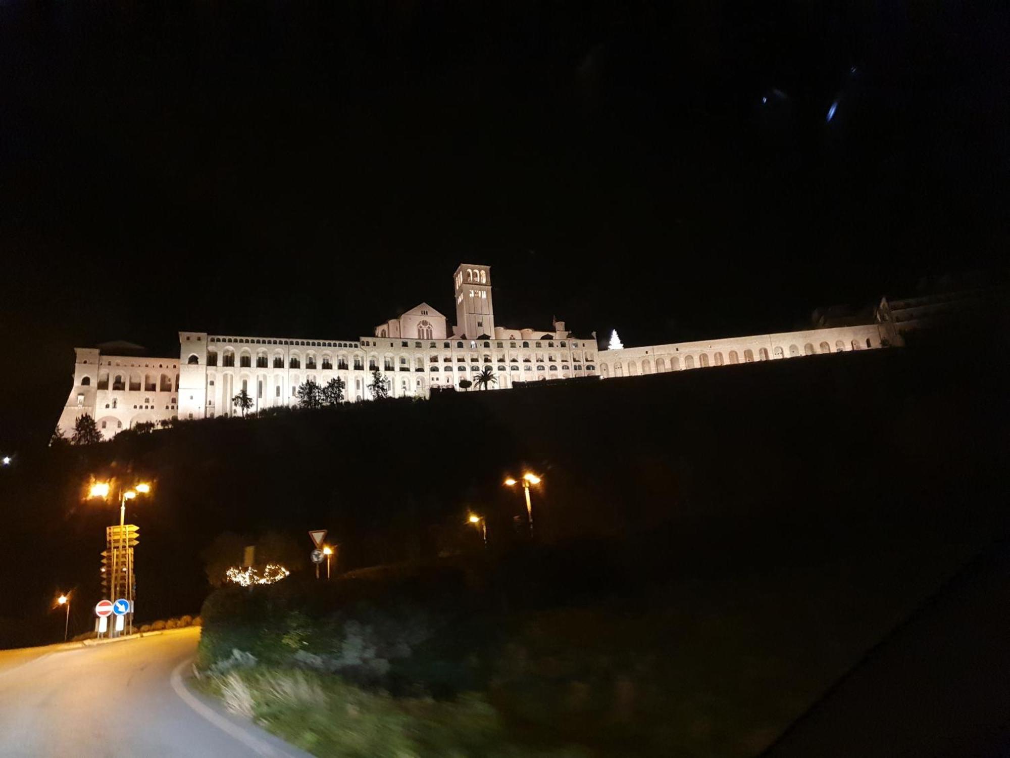Ferienwohnung La Perla Di Tamara-Assisi Blu Exterior foto